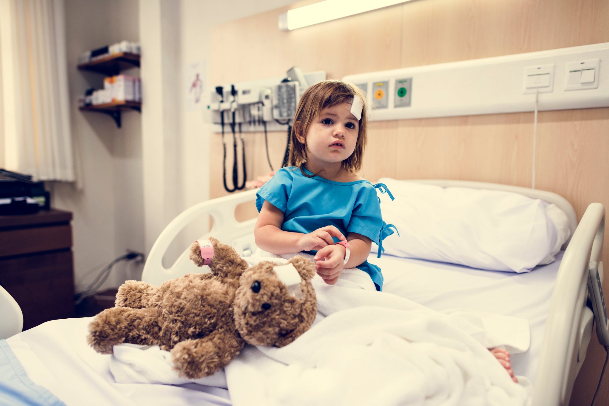 sick-little-girl-in-a-hospital-PUS9W4T